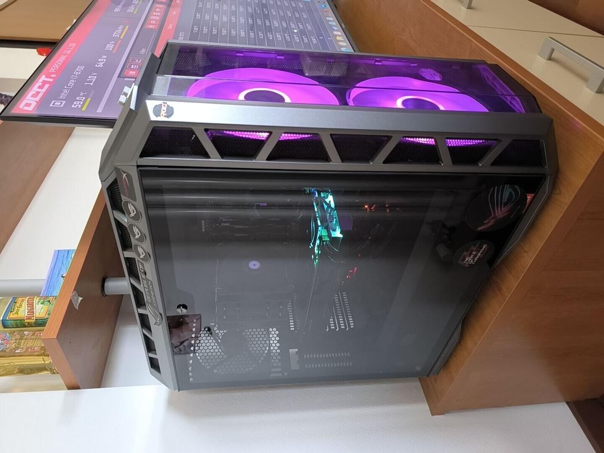 Case ROG Helios con build completa