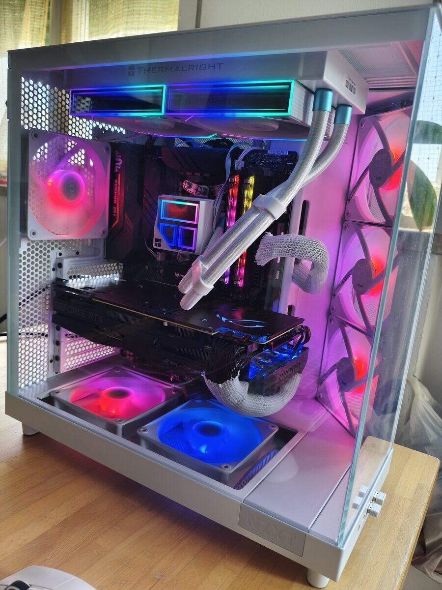 PC gaming con ventole ARGB e AIO