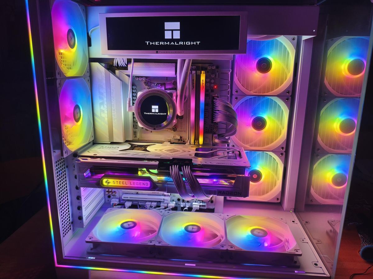 PC gaming bianco AORUS B850 ICE + Steel Legend RX 9070 XT finito RGB