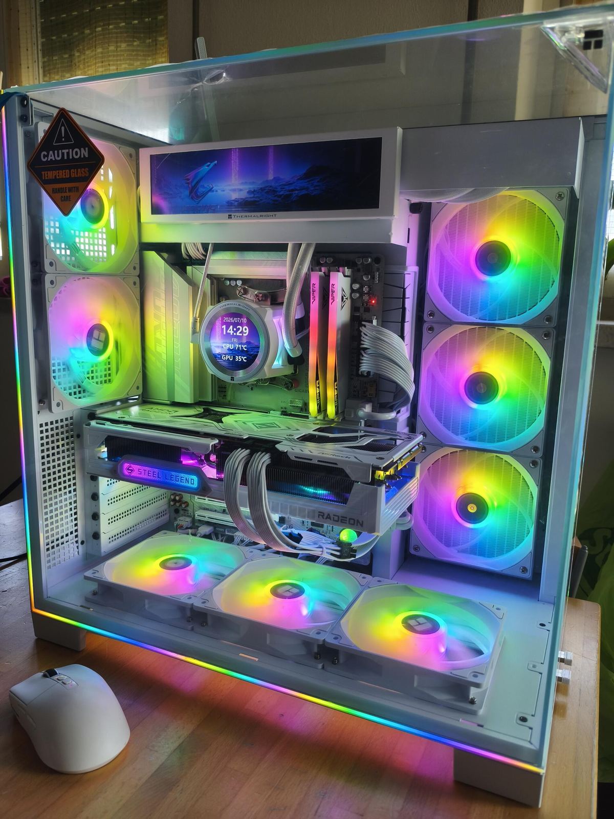PC gaming bianco con RGB