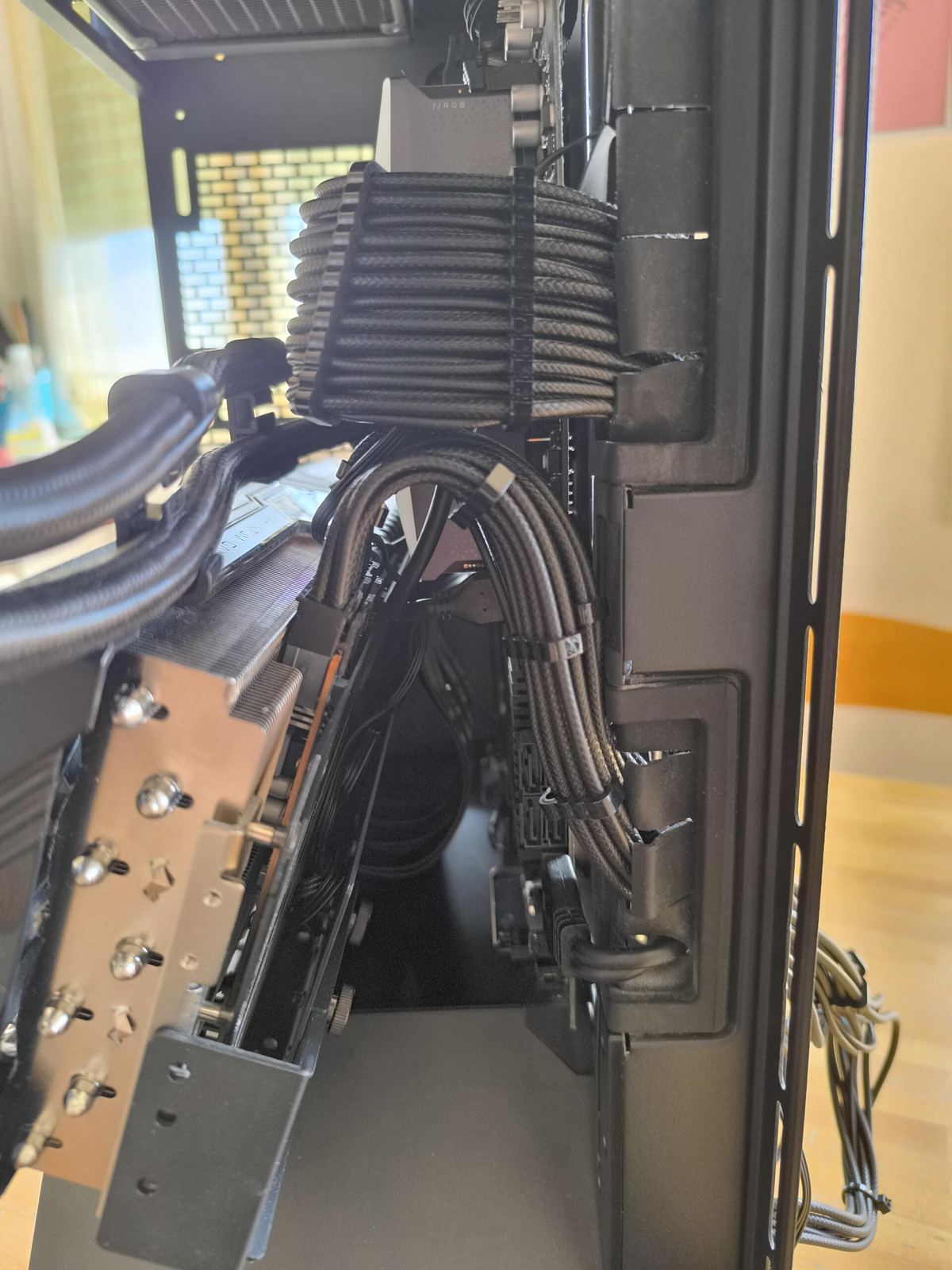 Cable management sul retro del case