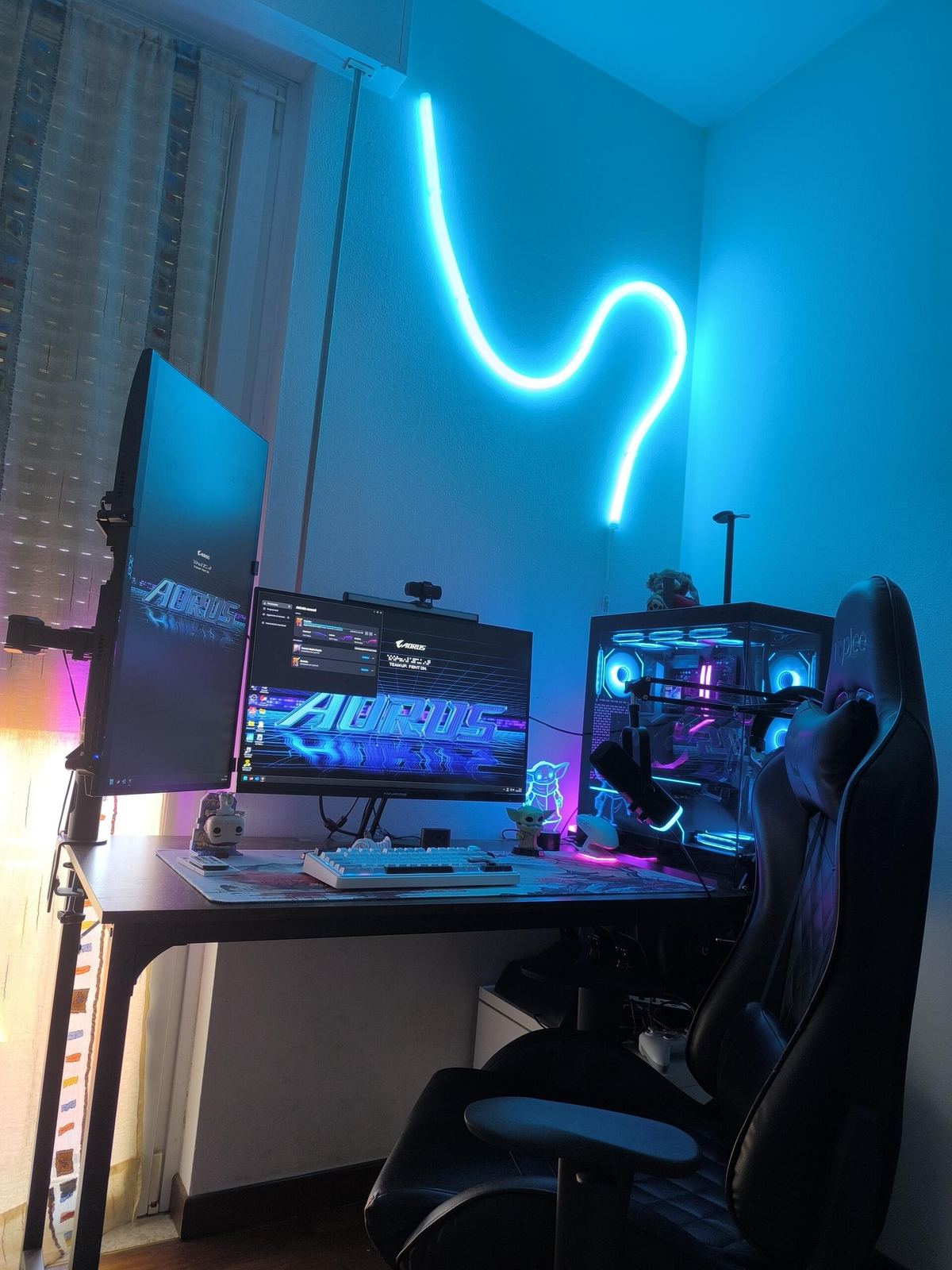 Postazione gaming completa con doppio monitor