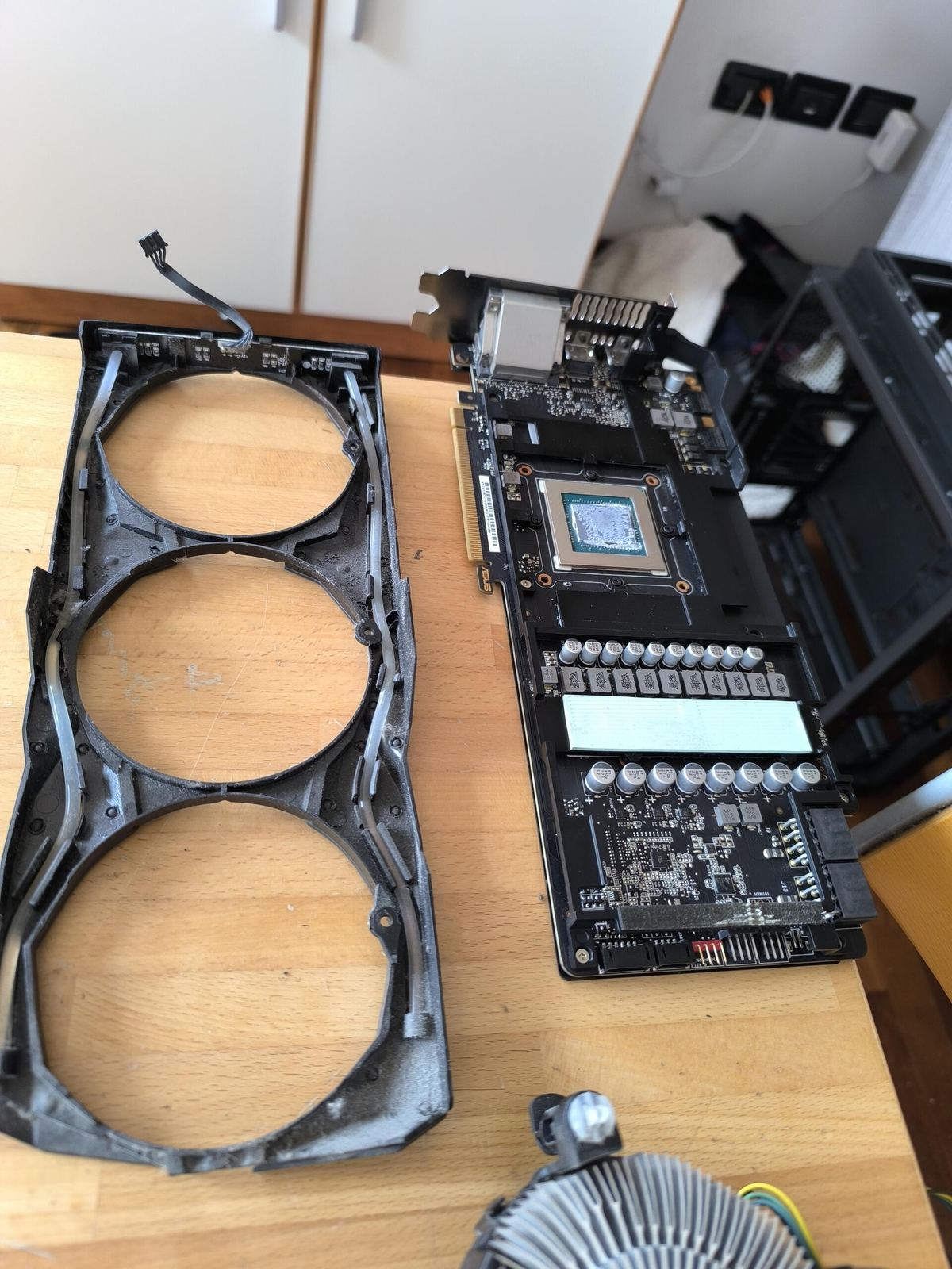 GPU smontata con il die in vista