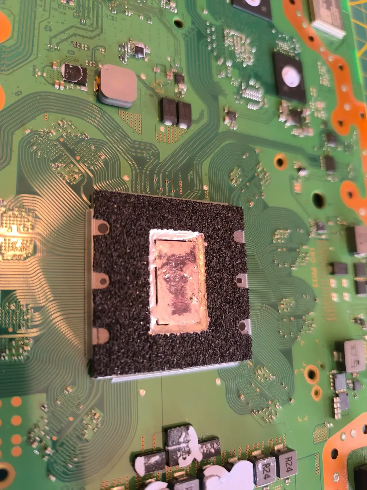 Dry spot sul die della PS5: il metallo liquido si è ritirato lasciando il chip scoperto