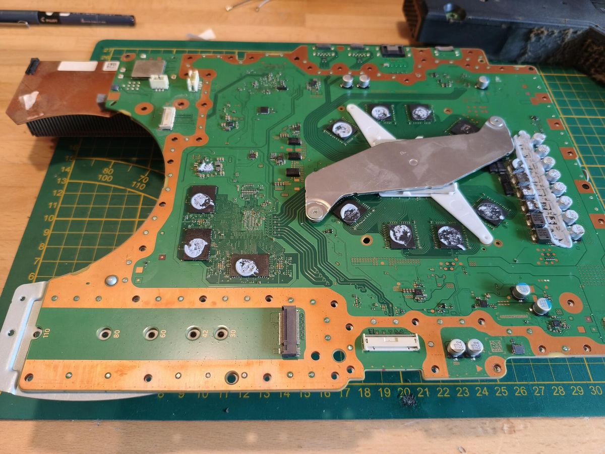 Scheda madre della PS5 smontata